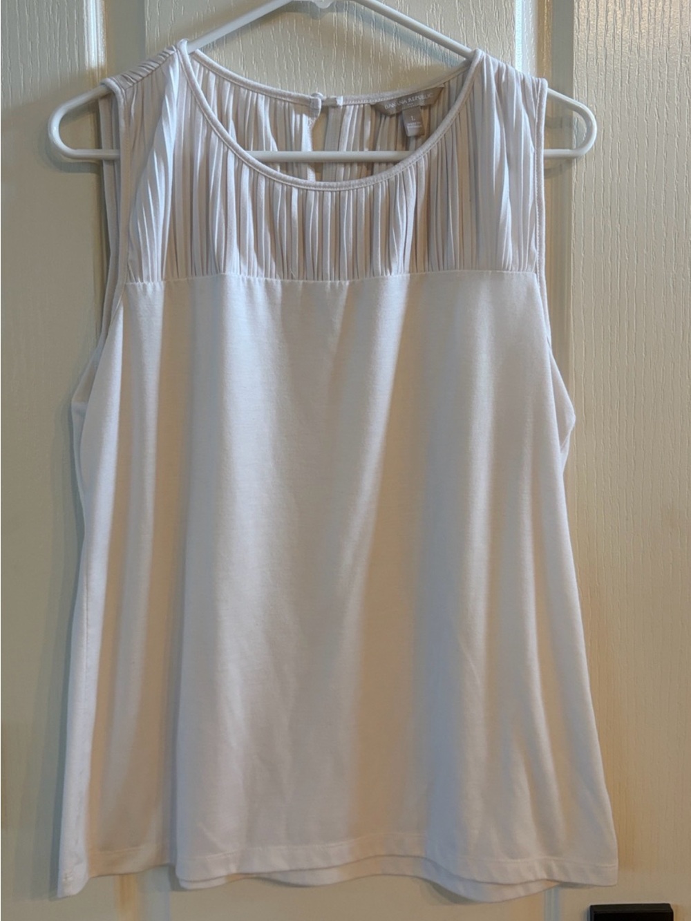 Banana Republic Cream Pleated Yoke Sleeveless Top